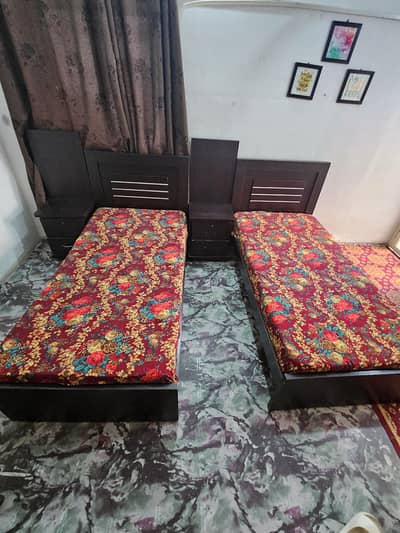 2 single  bed with  sidetables free