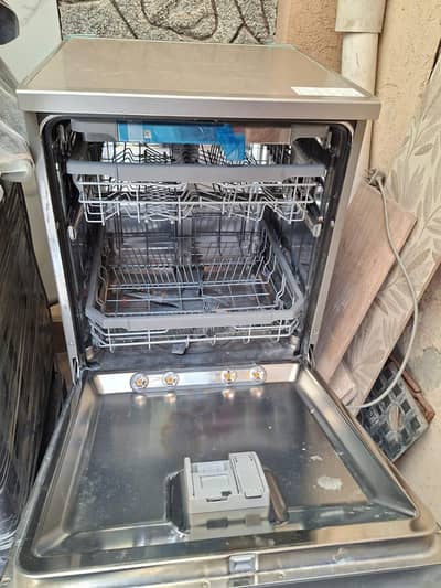 Minor used mint condition dishwasher