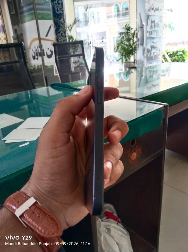 Apple iPhone 12 3