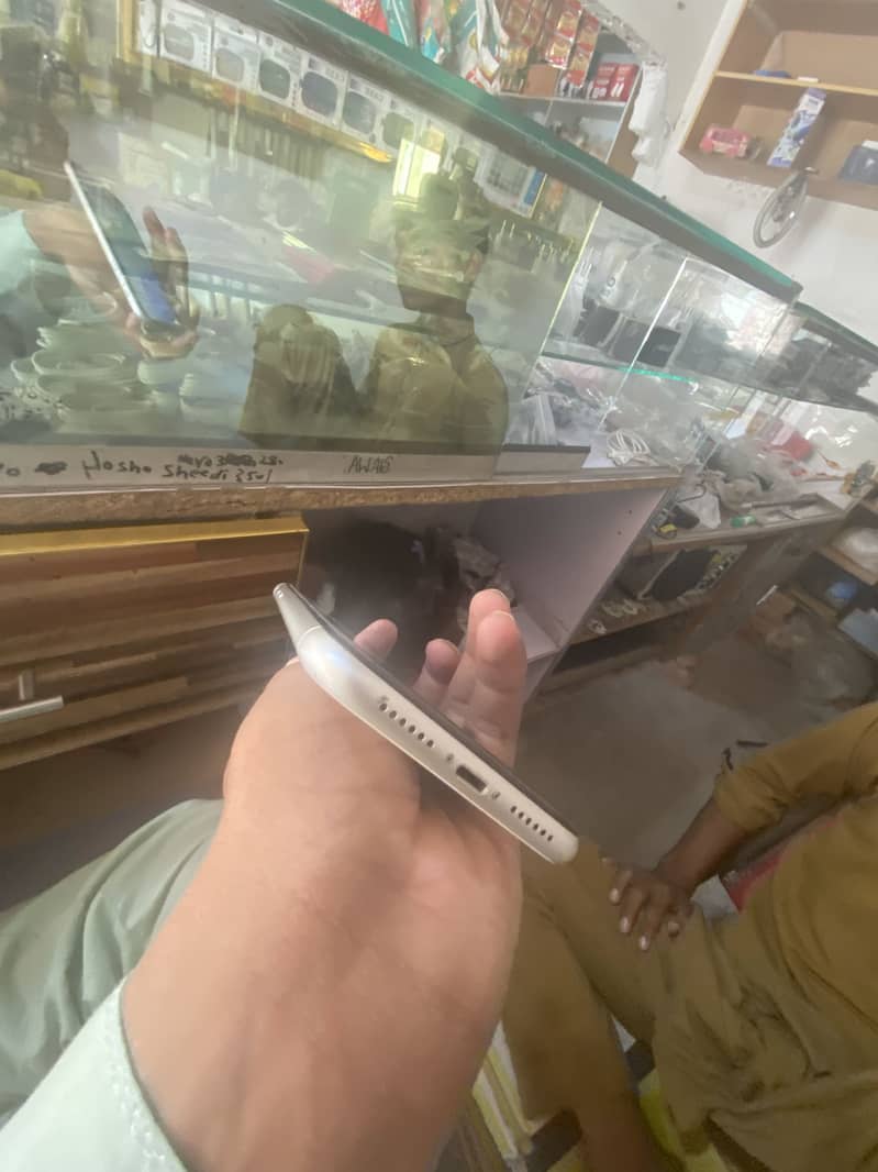 Apple iPhone 11 4
