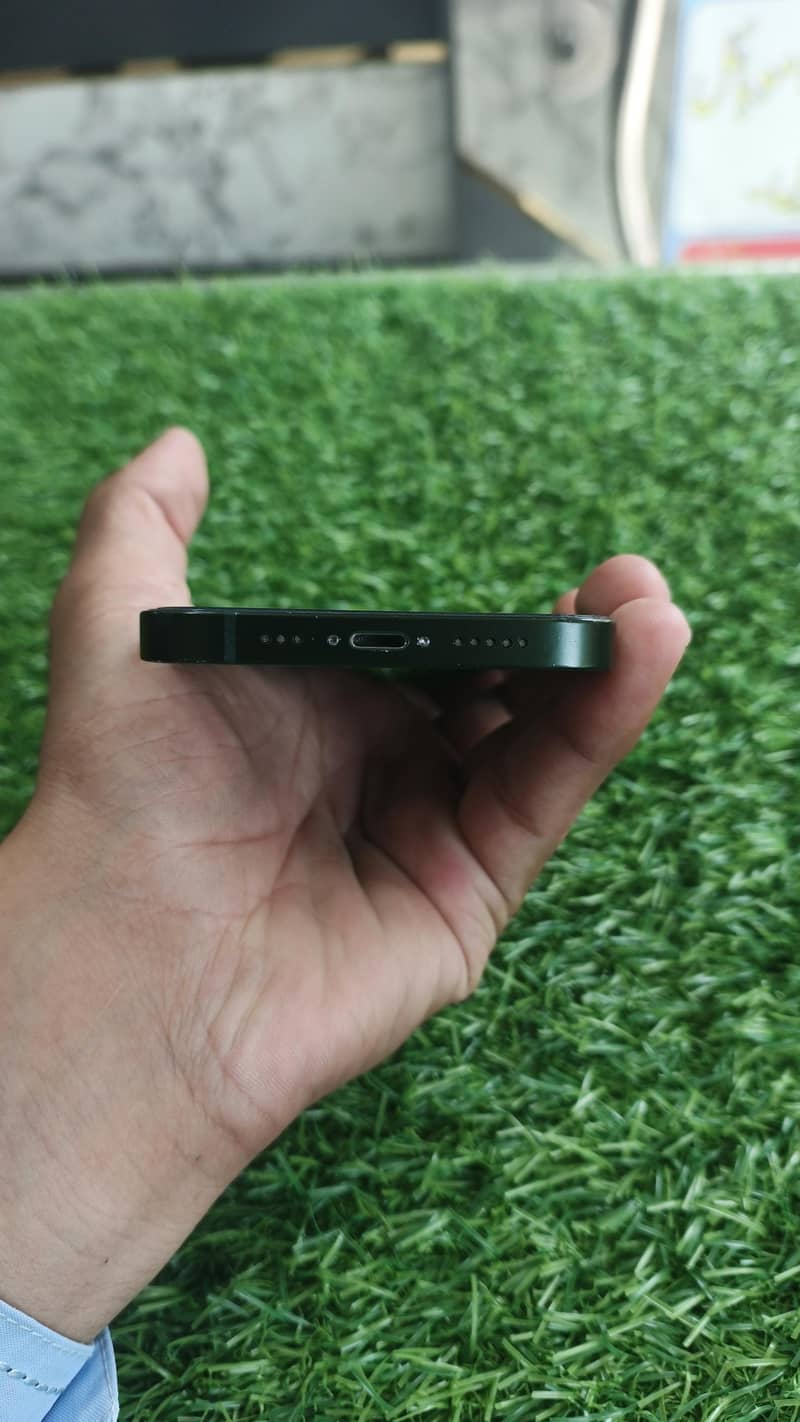 Apple iPhone 13 1