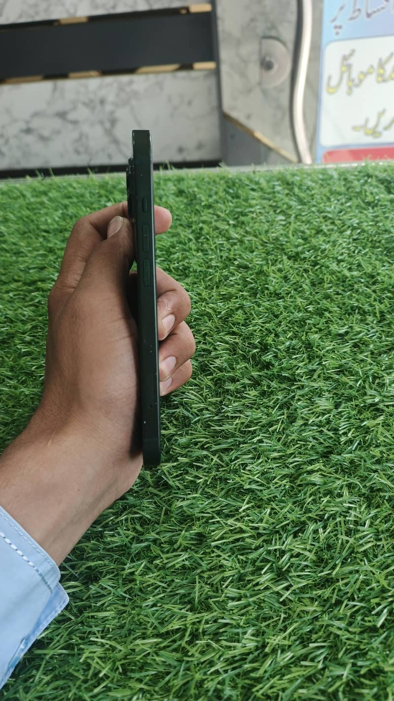 Apple iPhone 13 2