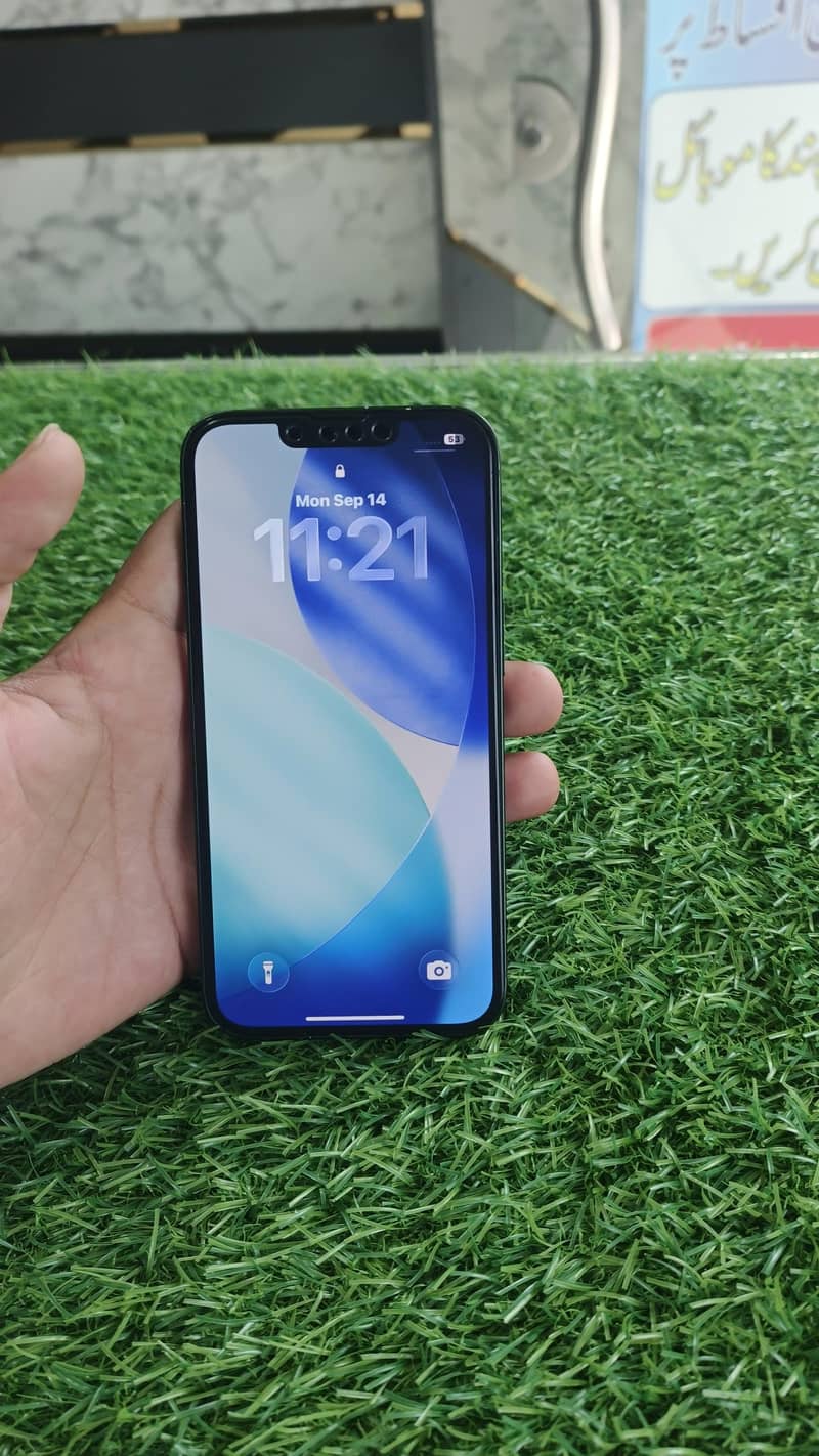 Apple iPhone 13 4