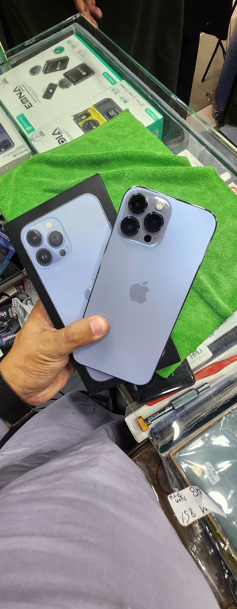 Apple iPhone 13 Pro Max 0