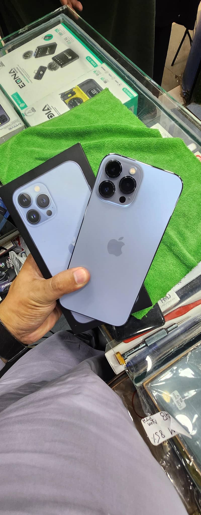 Apple iPhone 13 Pro Max 1
