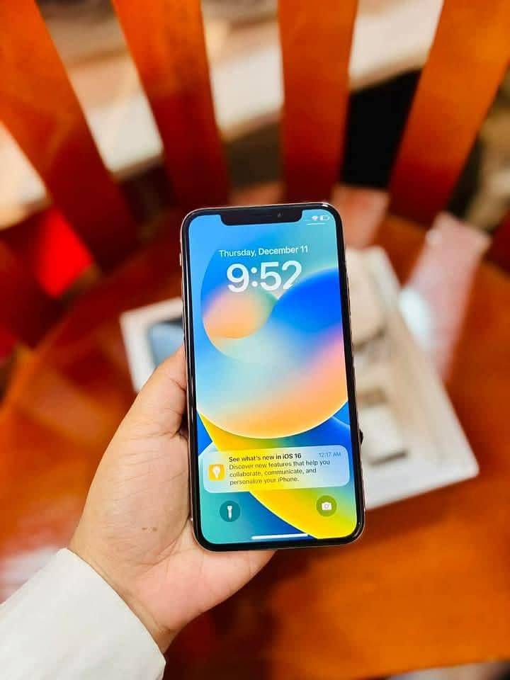 Apple iPhone X 4