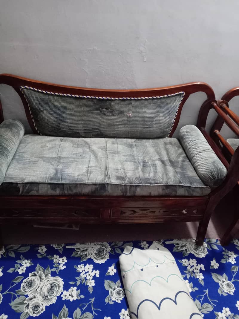 six seeter sofa set 1