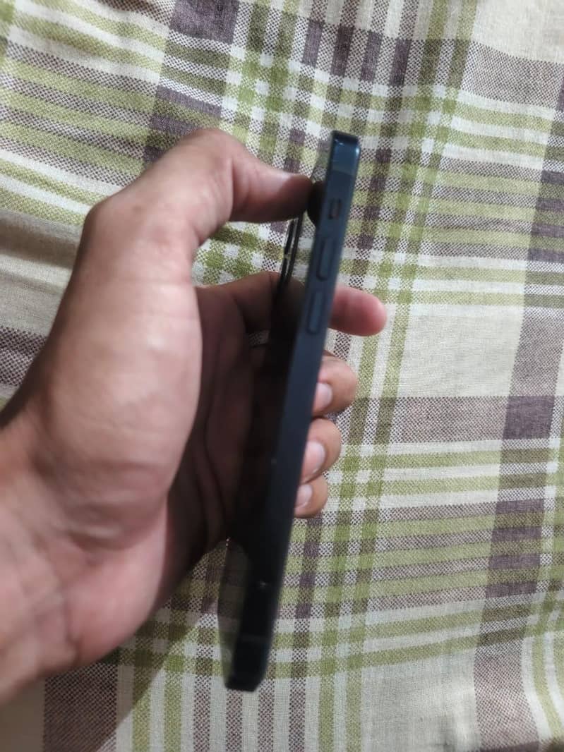 Apple iPhone 12 1