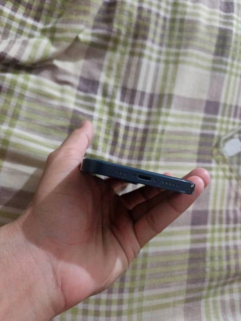 Apple iPhone 12 2