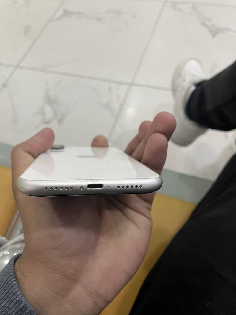 Apple iPhone 11 2