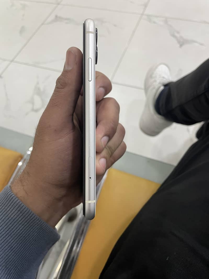 Apple iPhone 11 6