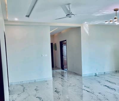 A Spacious 12 Marla Flat In Askari 12