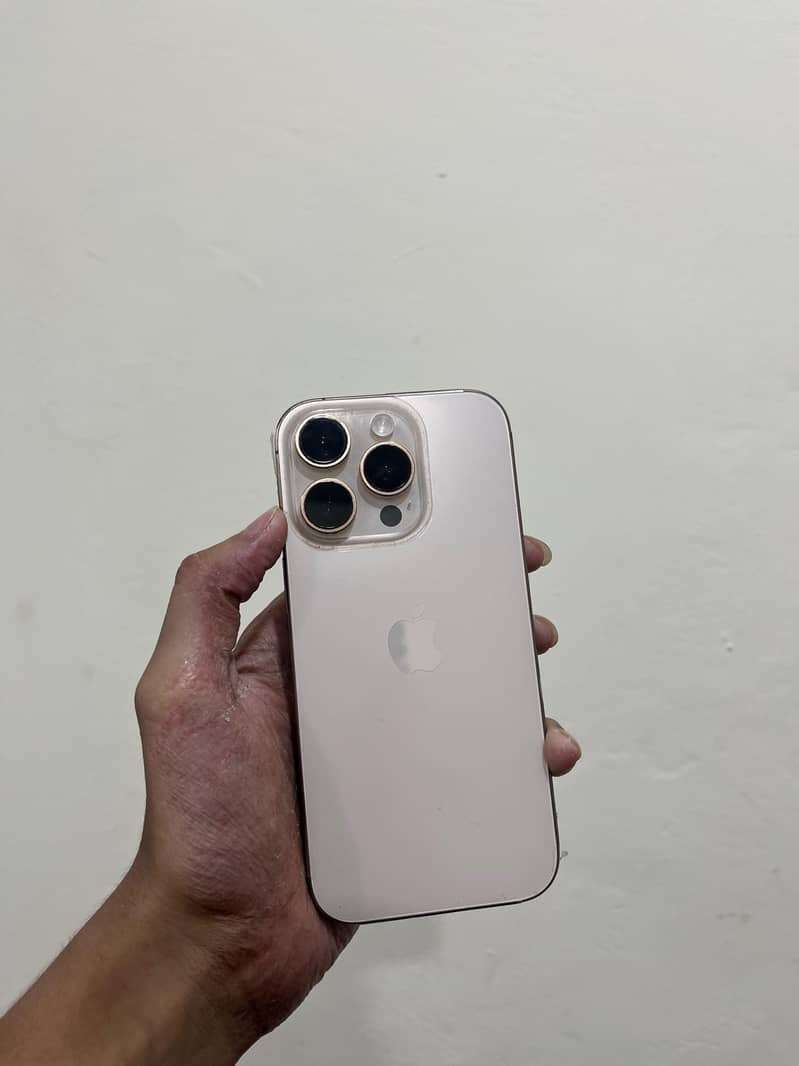 Apple iPhone 16 Pro 0