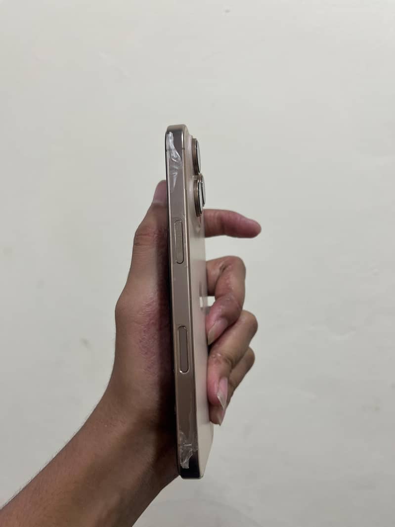 Apple iPhone 16 Pro 1