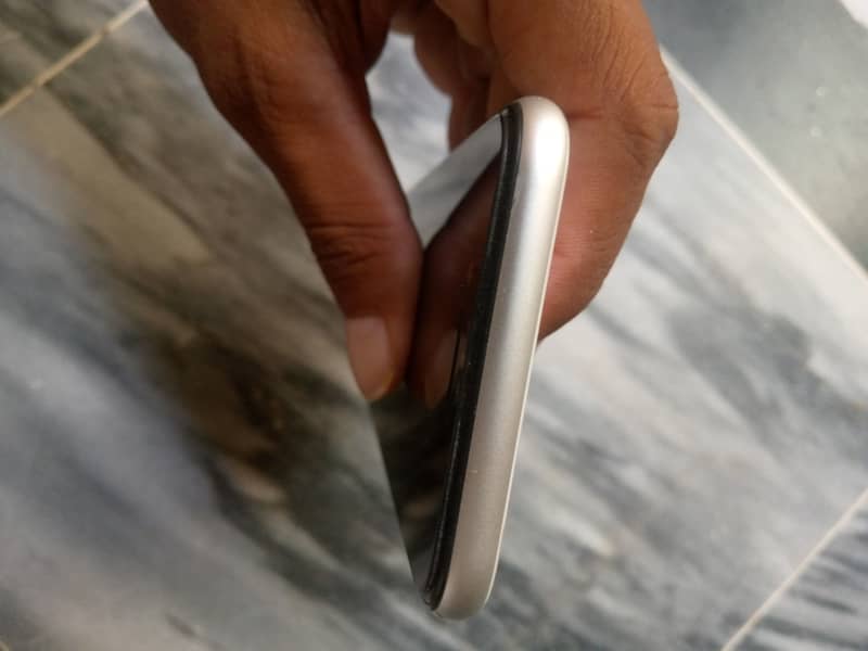 Apple iPhone SE 3