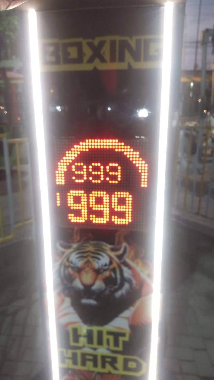 Punch game machine 5
