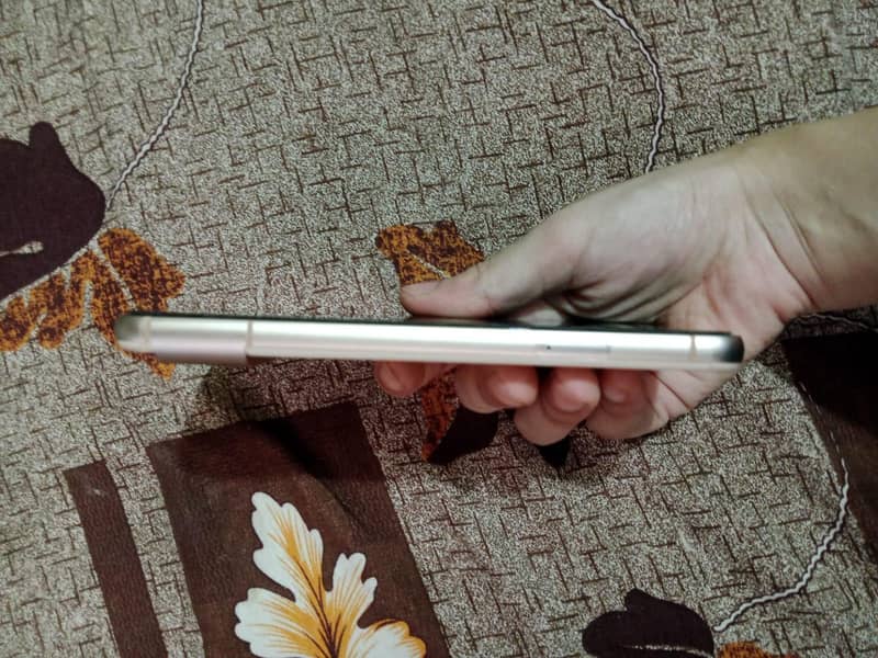 Google Pixel 8 4