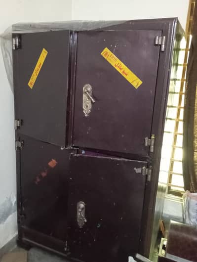Heavy-Duty Steel Saif Almari for Blankets & Razai – Good Condition