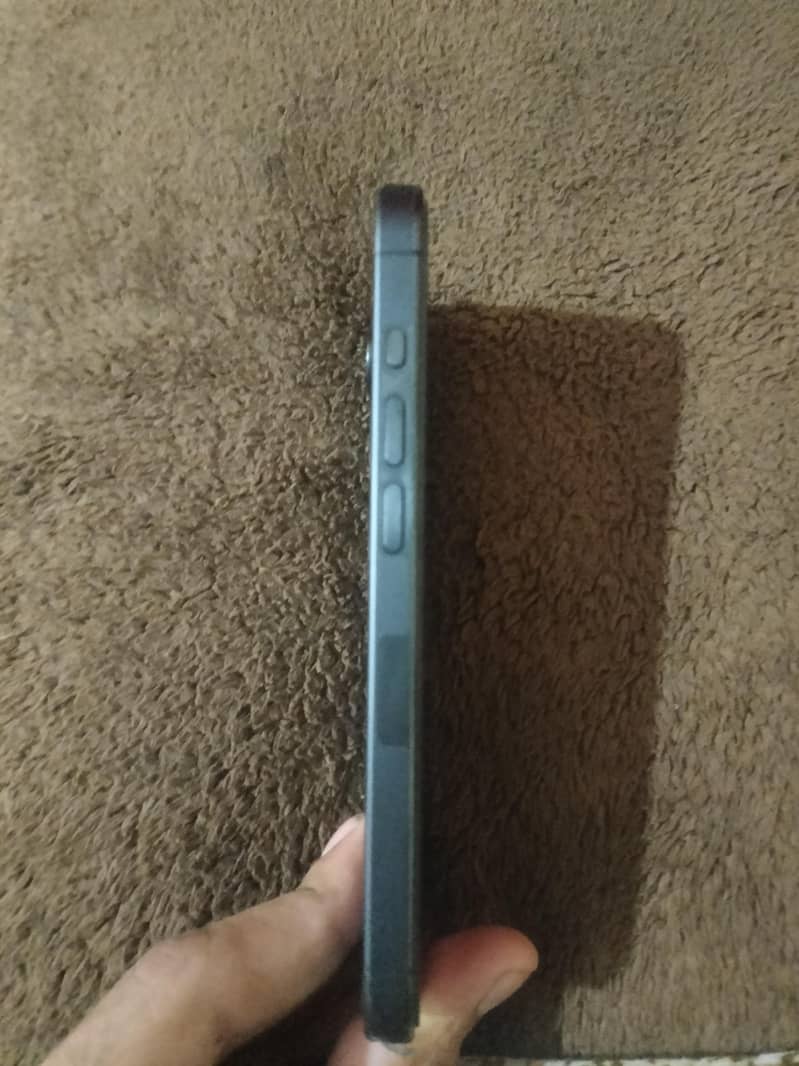 Apple iPhone 15 Pro 3