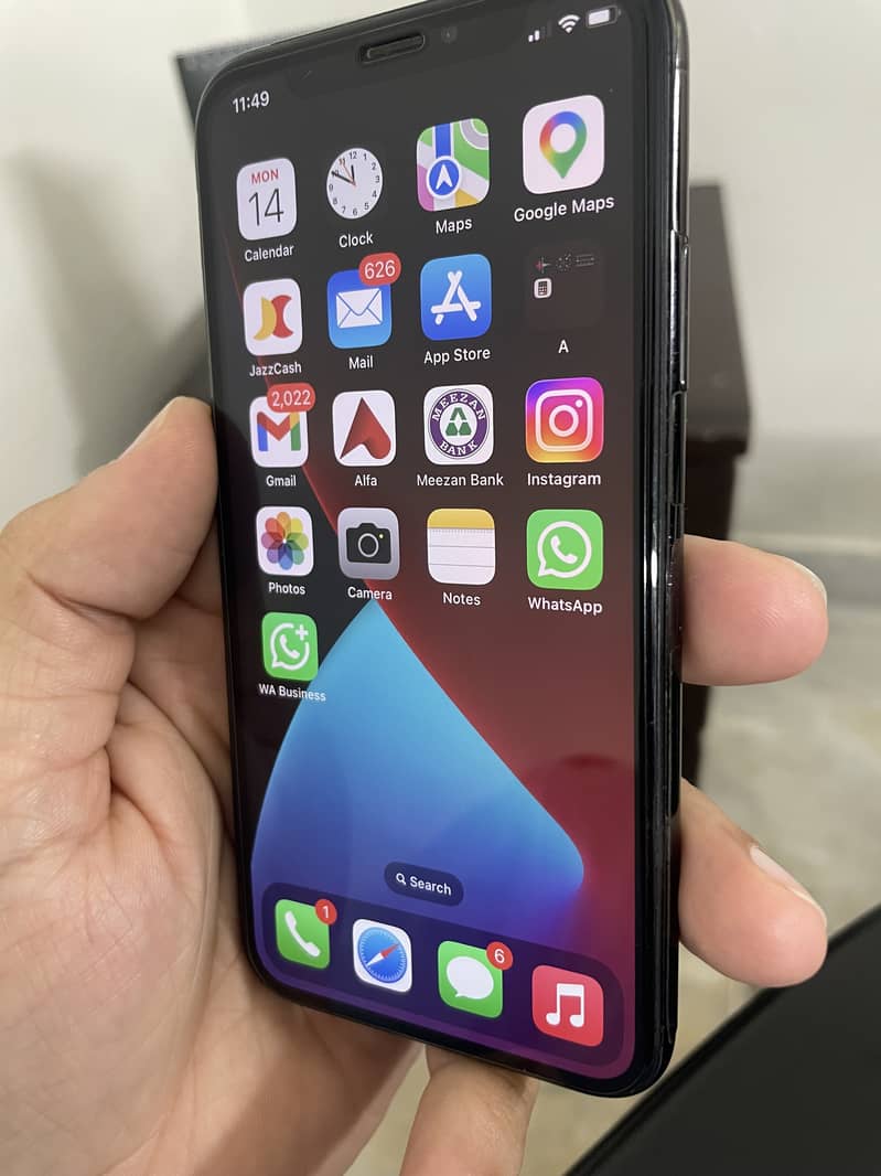 Apple iPhone X 4