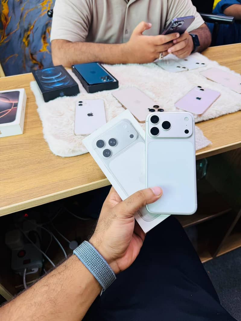 Apple iPhone 17 Pro Max 0