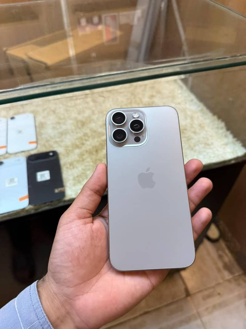 Apple iPhone 15 Pro Max 0
