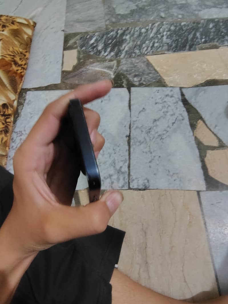Apple iPhone 12 4