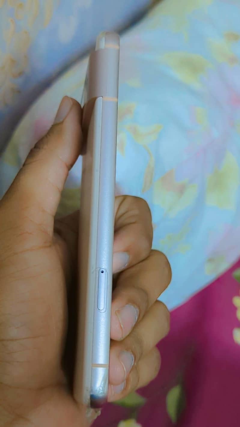 Google Pixel 8 4