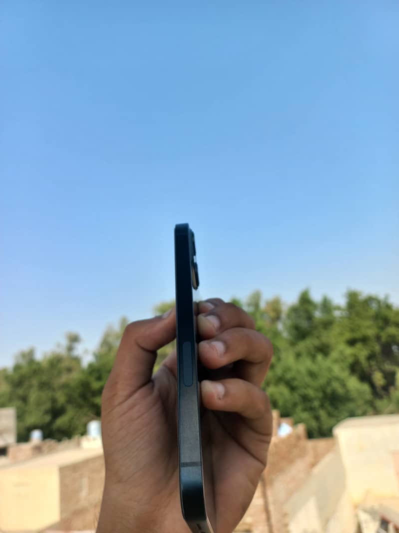 Apple iPhone 13 1