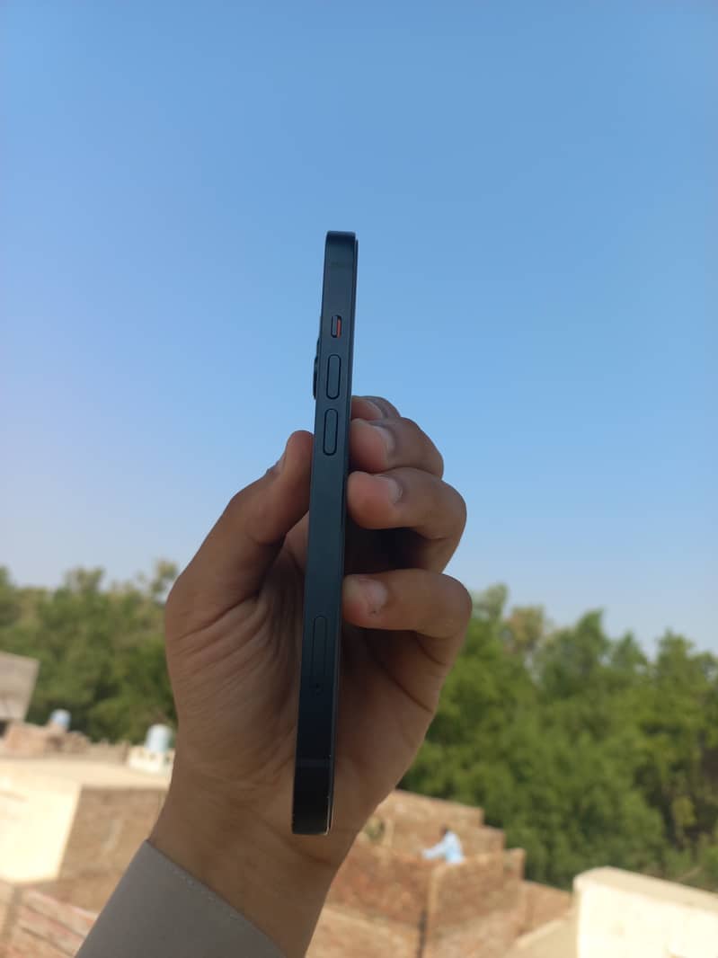 Apple iPhone 13 2