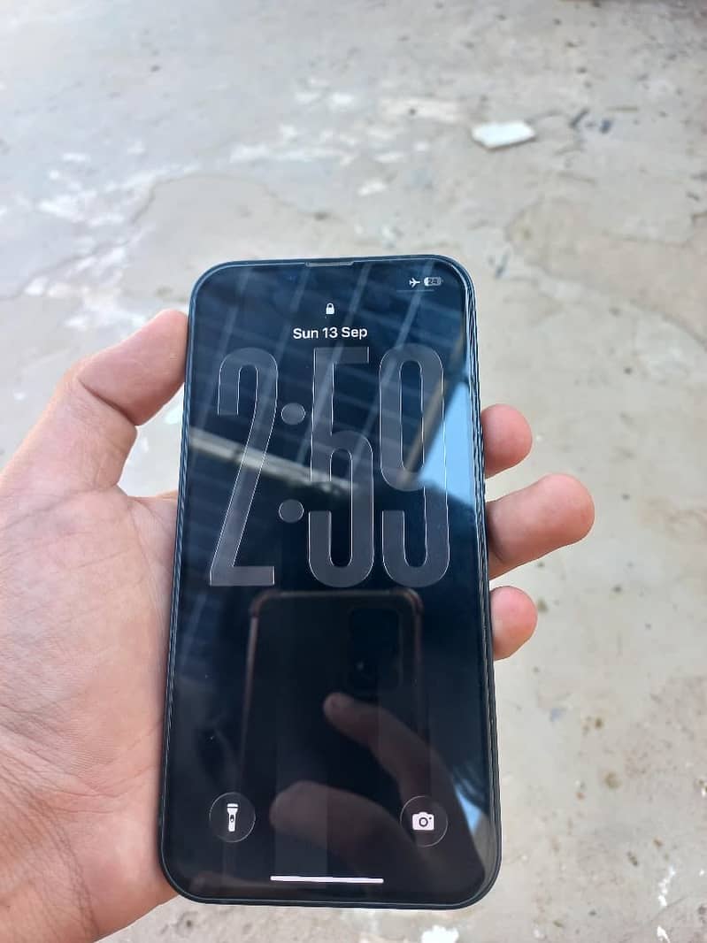 Apple iPhone 13 5