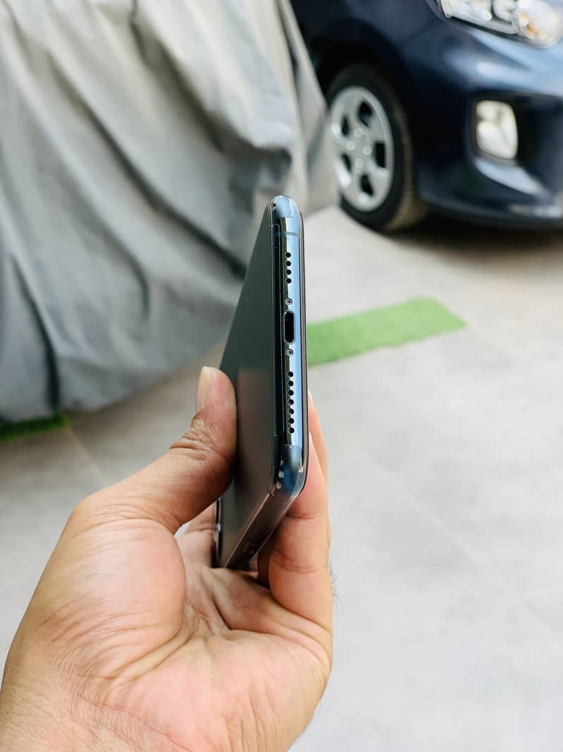 iPhone 11 Pro Max 4