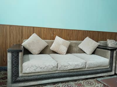 Sofa Set (3+2+1) in very good condition and affordable price