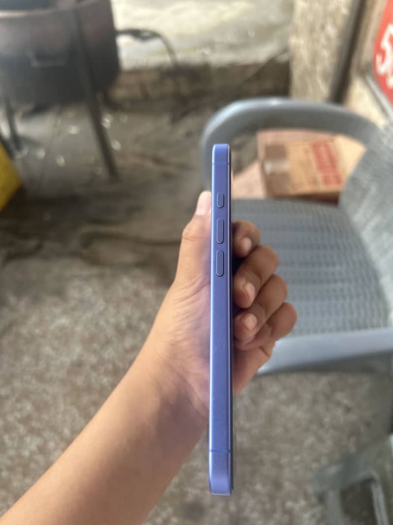 Apple iPhone 16 2