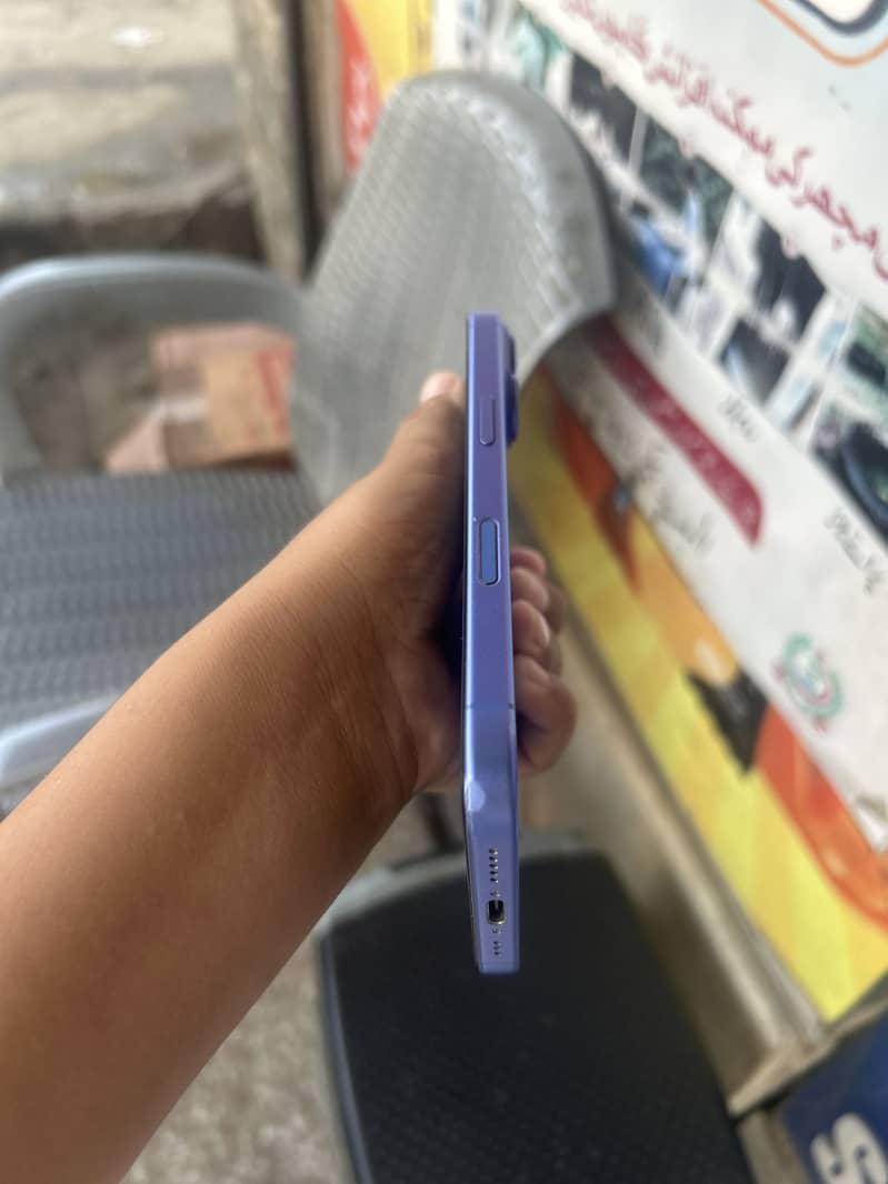 Apple iPhone 16 5