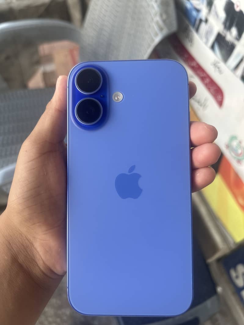 Apple iPhone 16 7