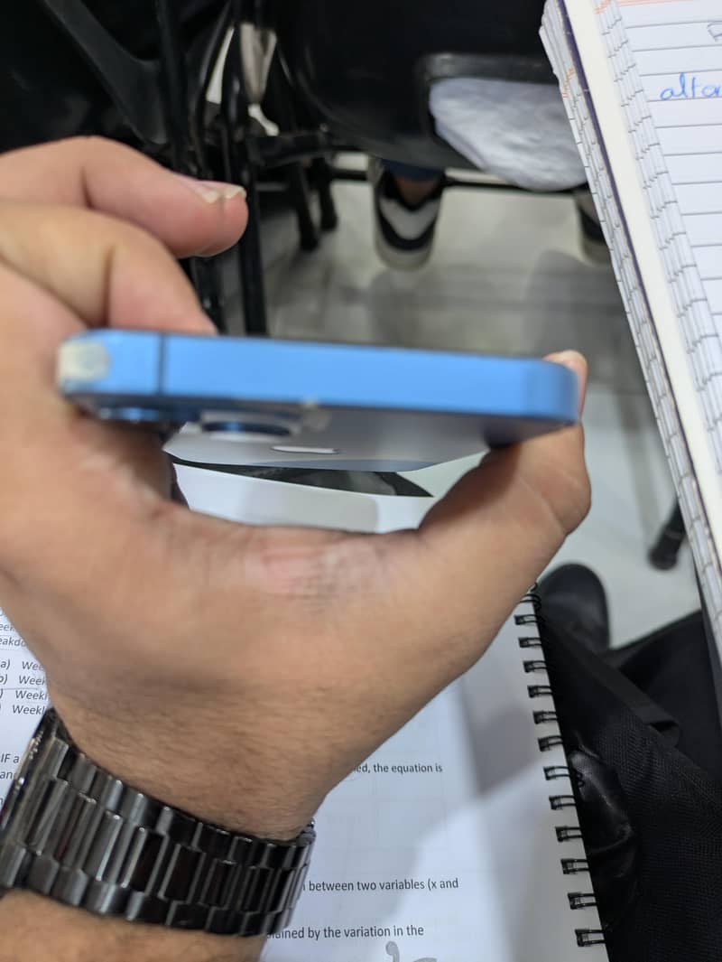 Apple iPhone 13 0