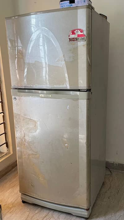 Dawlance Best Fridge For sale All working cooling best hai urgent sale