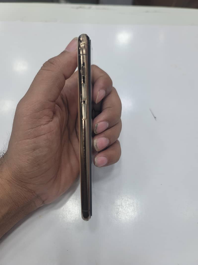 Apple iPhone 11 Pro 1