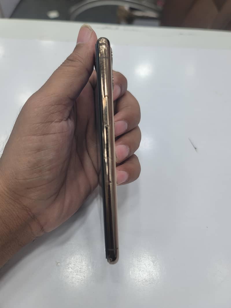 Apple iPhone 11 Pro 2