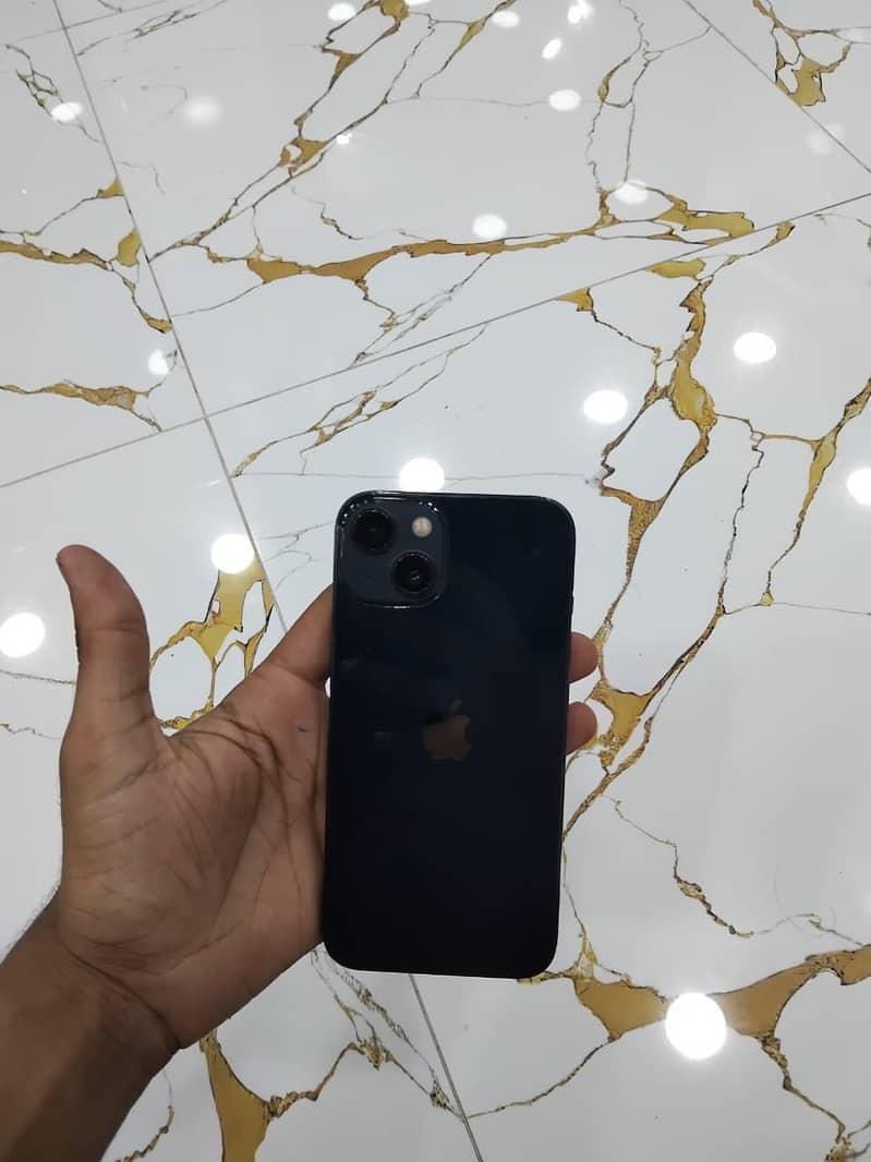 Apple iPhone 13 2