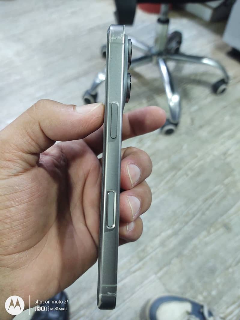 Apple iPhone 16 Pro 2