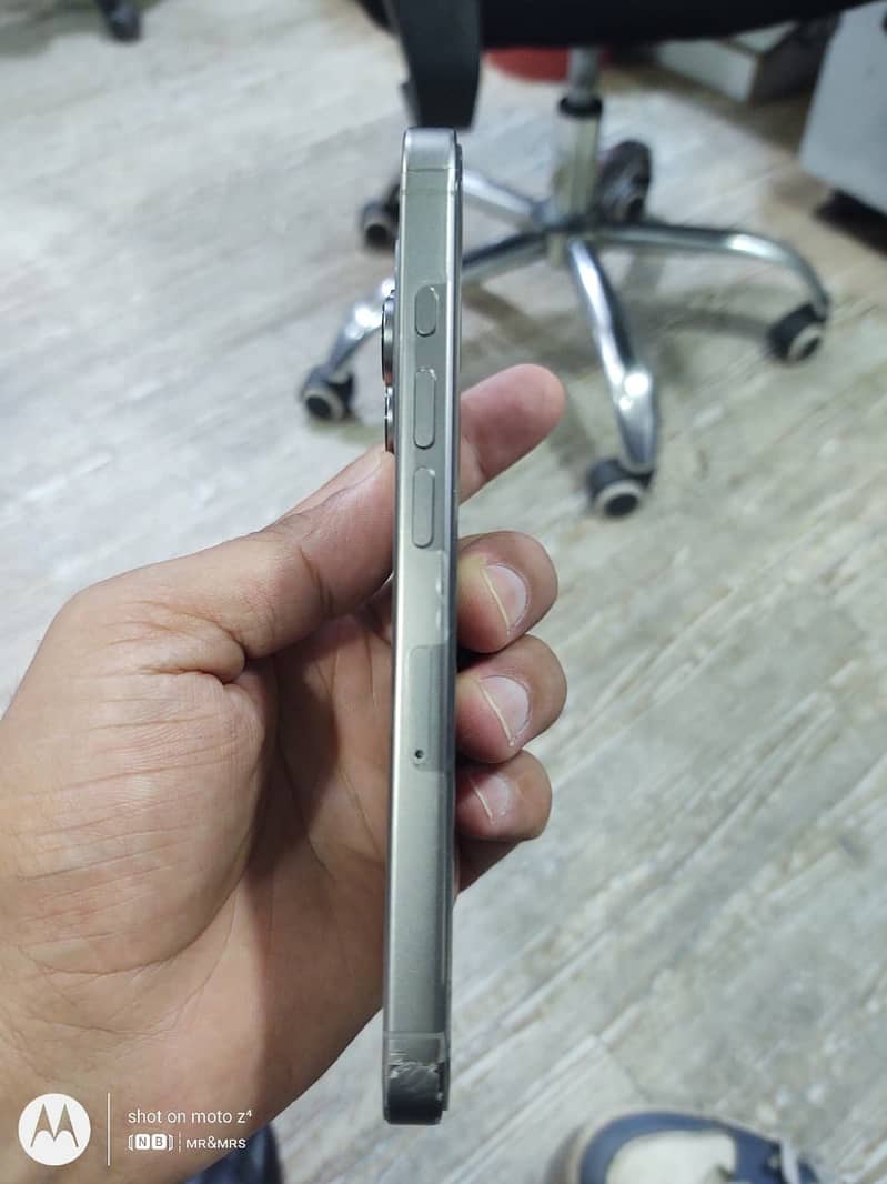 Apple iPhone 16 Pro 3