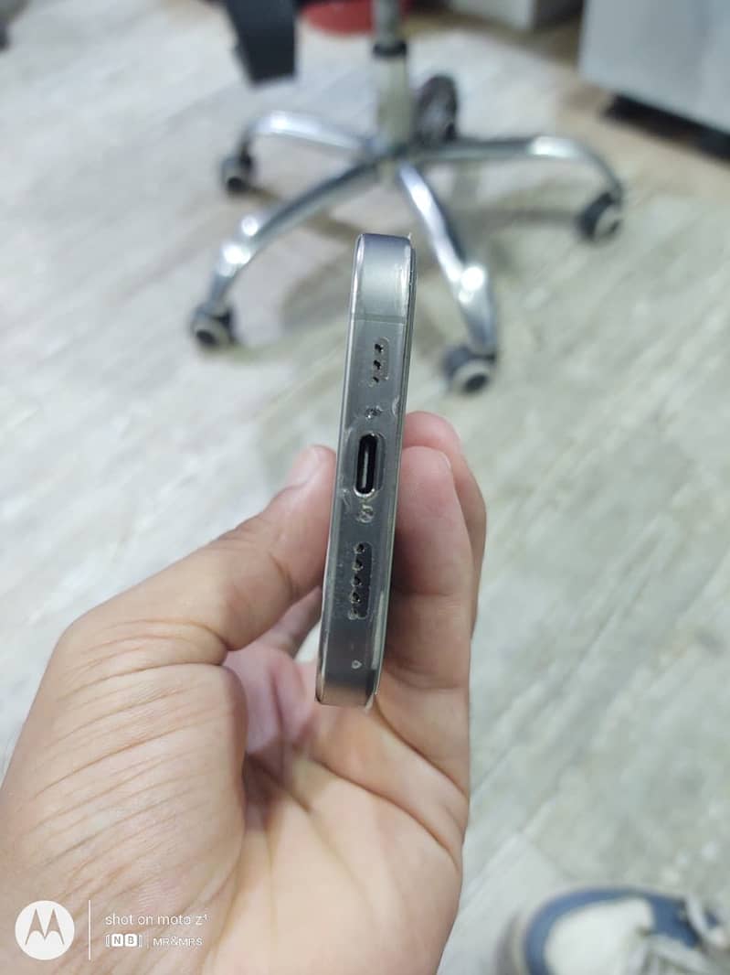 Apple iPhone 16 Pro 4