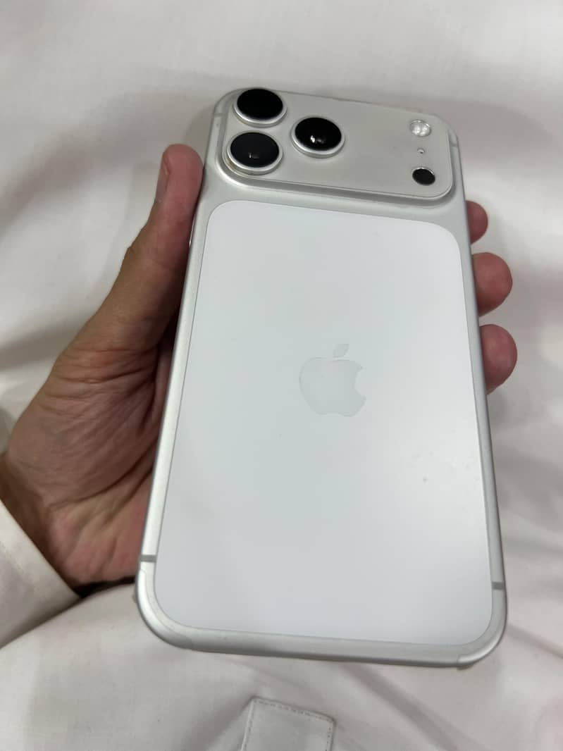Apple iPhone 14 Pro Max 1