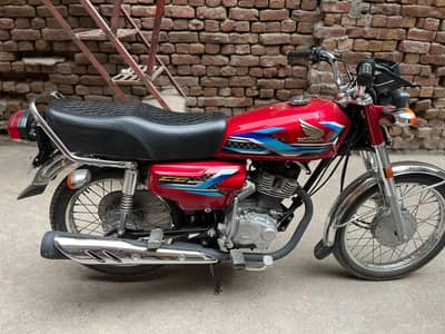 125 bike condition 10 by 9 all ok urgent sale