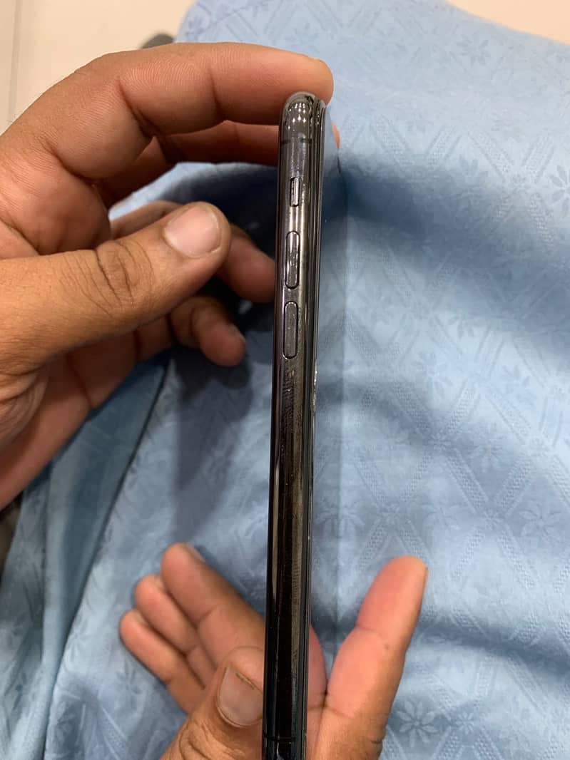 Apple iPhone 11 Pro 1