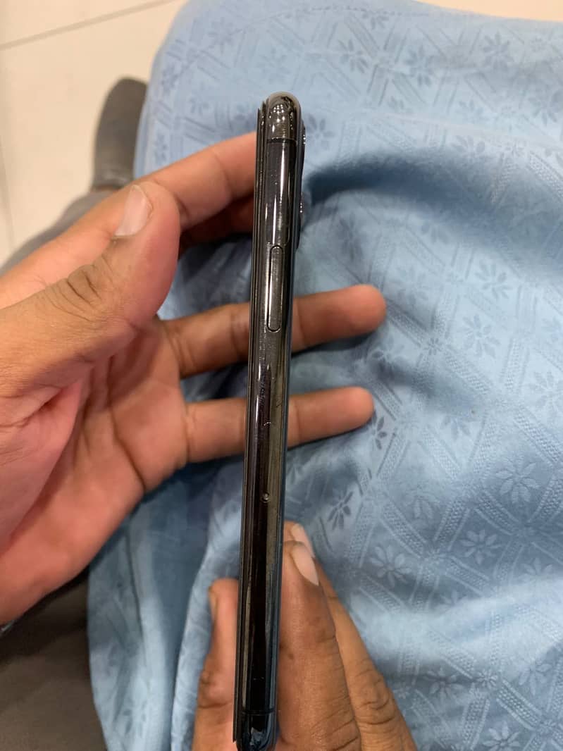 Apple iPhone 11 Pro 3