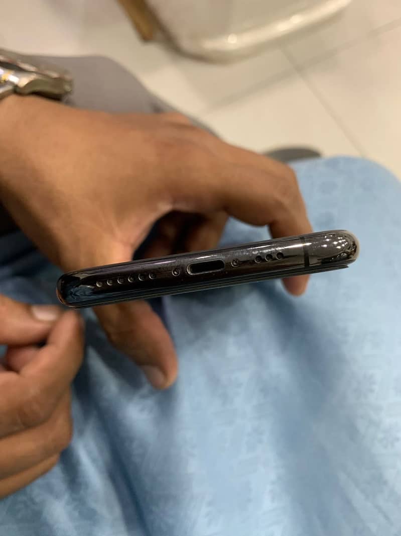 Apple iPhone 11 Pro 4