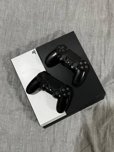 Ps4 with 2 controller's